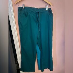 Greys Anatomy by Barco
Riley 5-Pocket Mid-Rise Flared Leg Scrub Pant